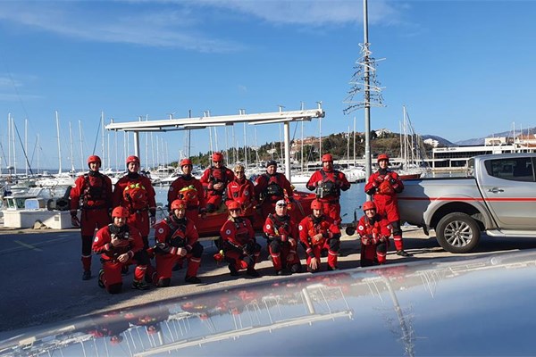 Održana vježba pripadnika specijalističkog interventnog tima za spašavanje vodi Hrvatskog Crvenog križa